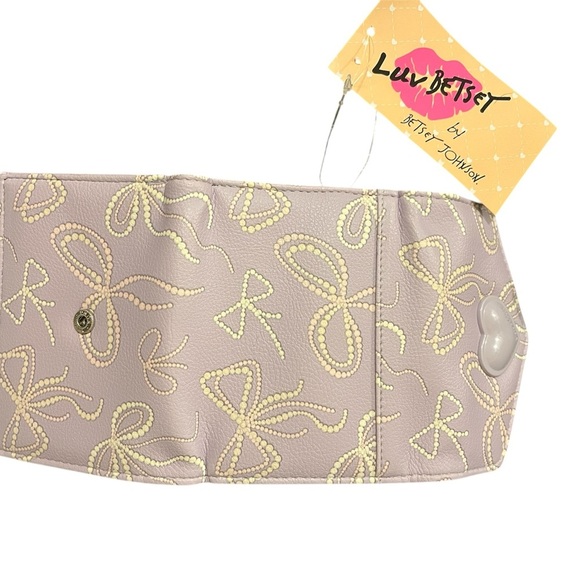 Betsy Johnson lavender Bow Wallet with Heart Detail - Picture 3 of 6